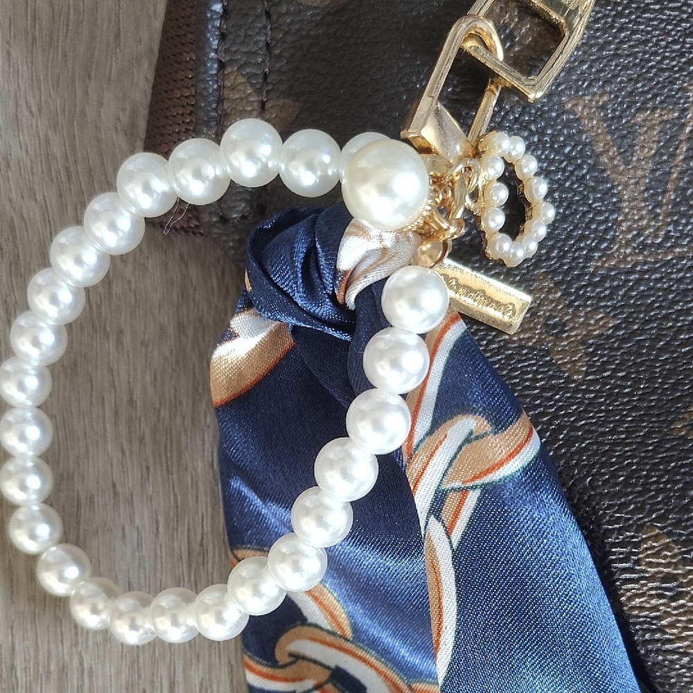 🆕2PC Lux Twill Scarf w Pearl Heart Bag Charm